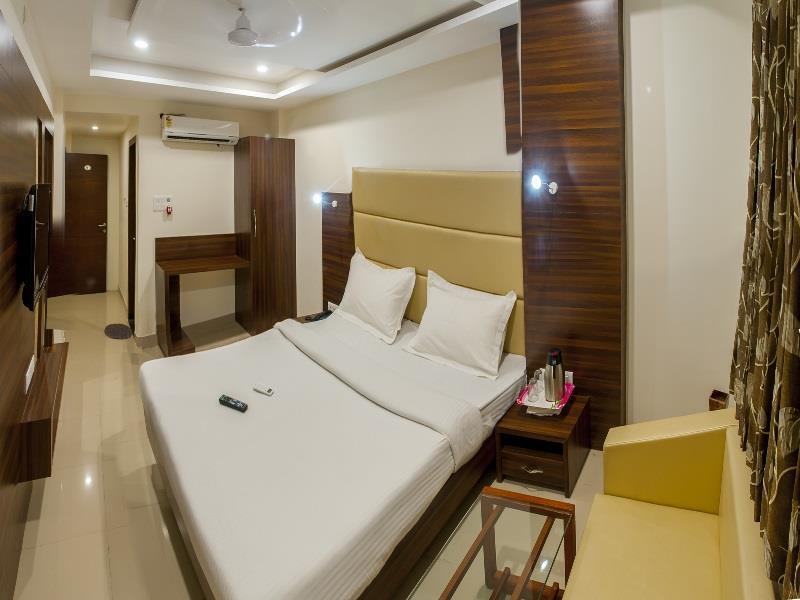 Hotel Kalpana Palace Удджайн Экстерьер фото